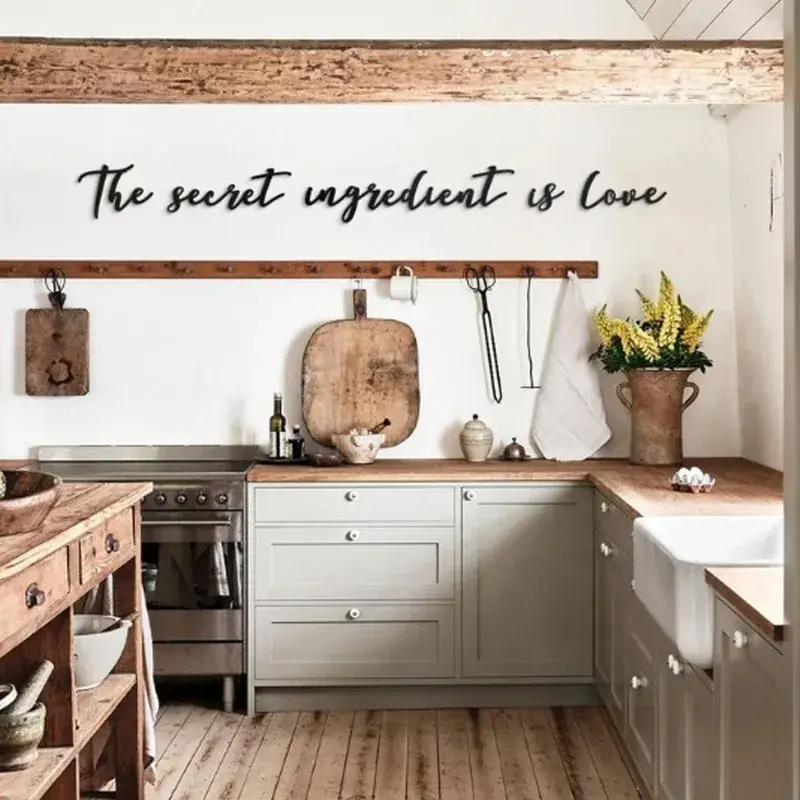 Frase decorativa THE SECRET INGREDIENT IS LOOthers