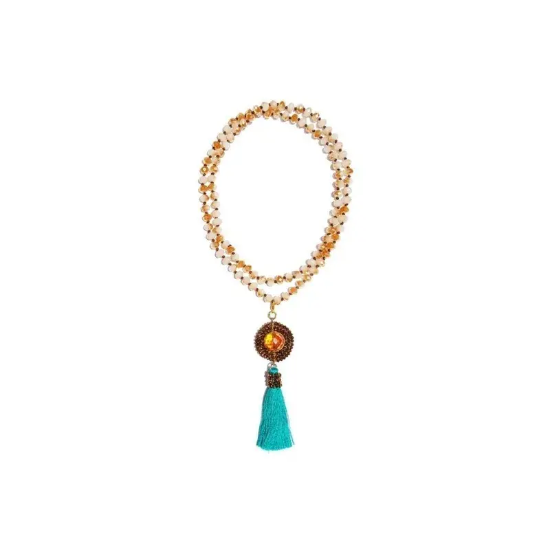 Collar de criSoundales con dije engaSoundado y borla