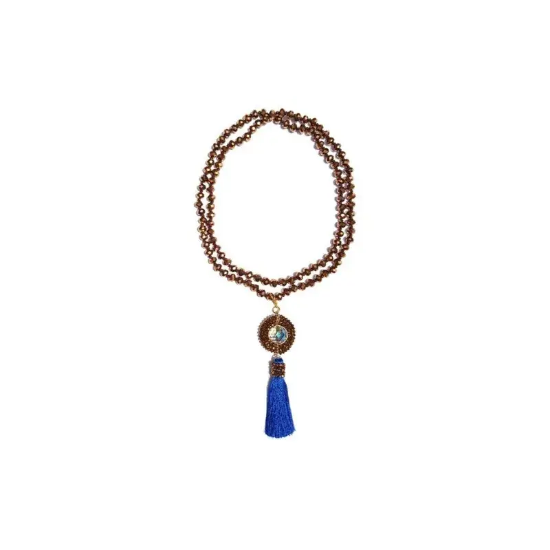 Collar de criSoundales con dije engaSoundado y borla